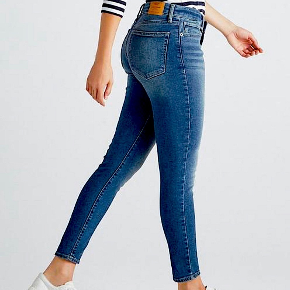 Mid Rise Lucky Brand Jeans